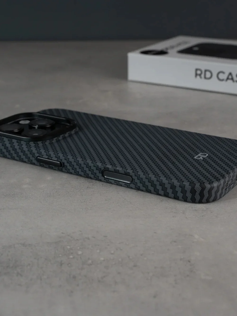 17 Pro Max iPhone Case Carbon Diver